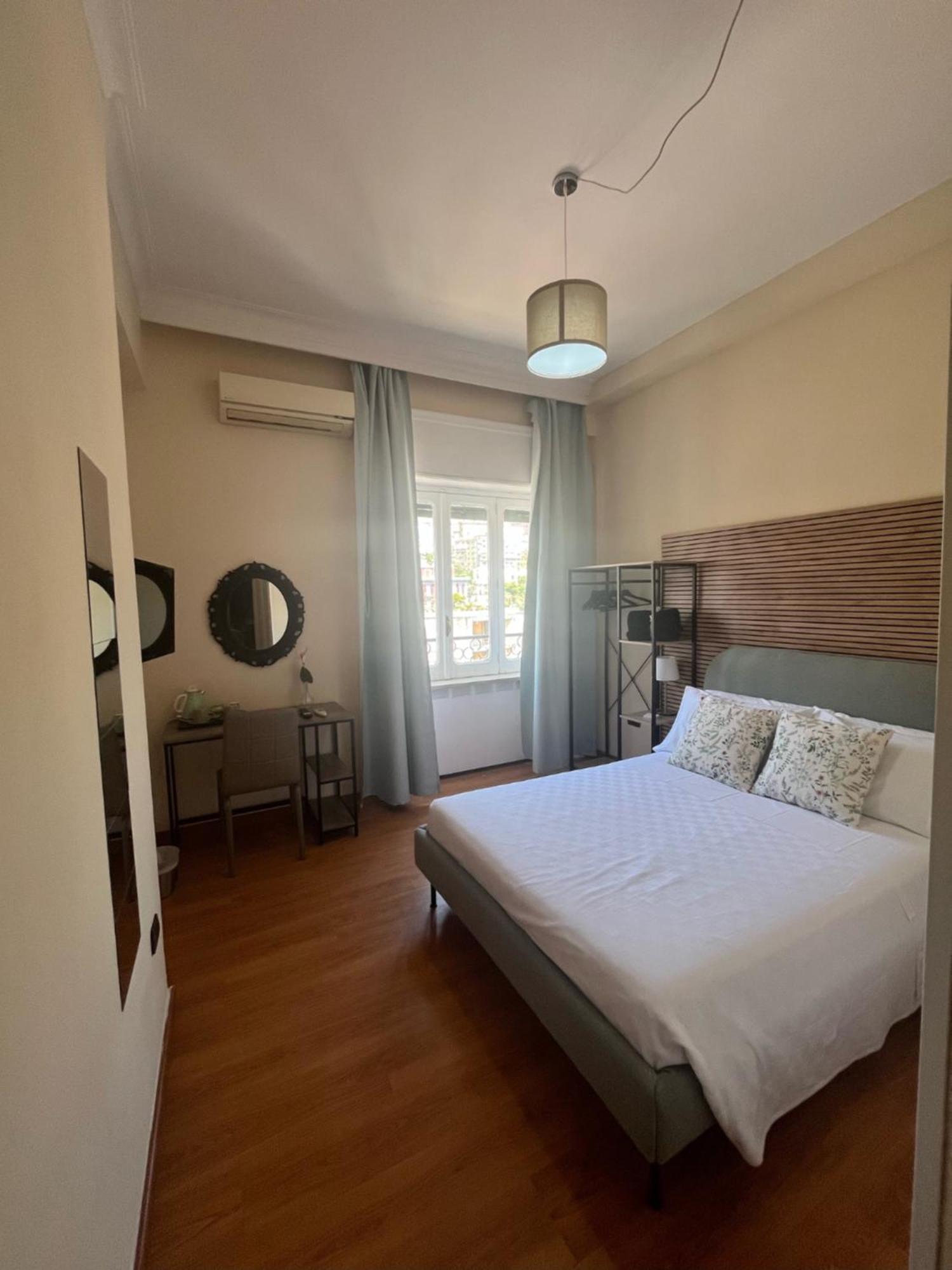 Domus Schipa Couette-café Naples